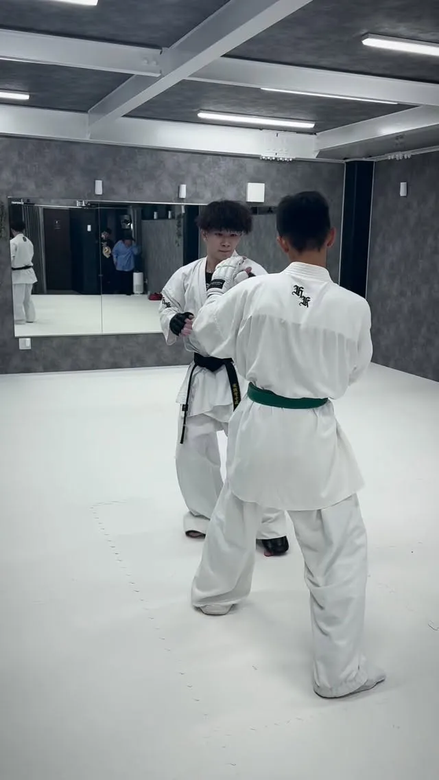 空手クラスにてスパーリング会開催中！