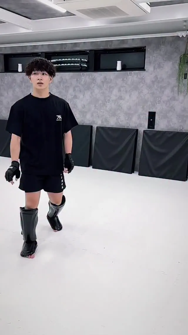 顔面パンチカウンターでクリーンヒット💢