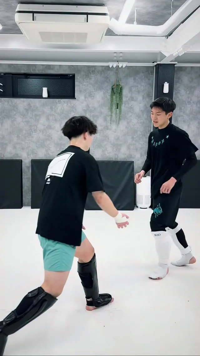 早よ反応せぇ！💢