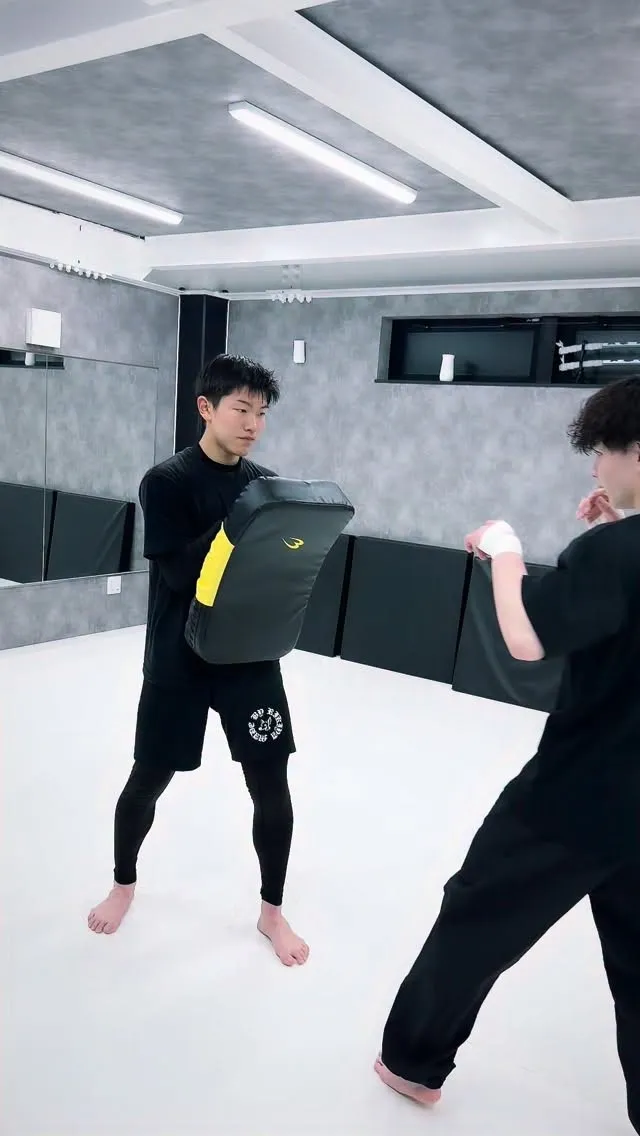 飛び後ろ蹴り⚡️