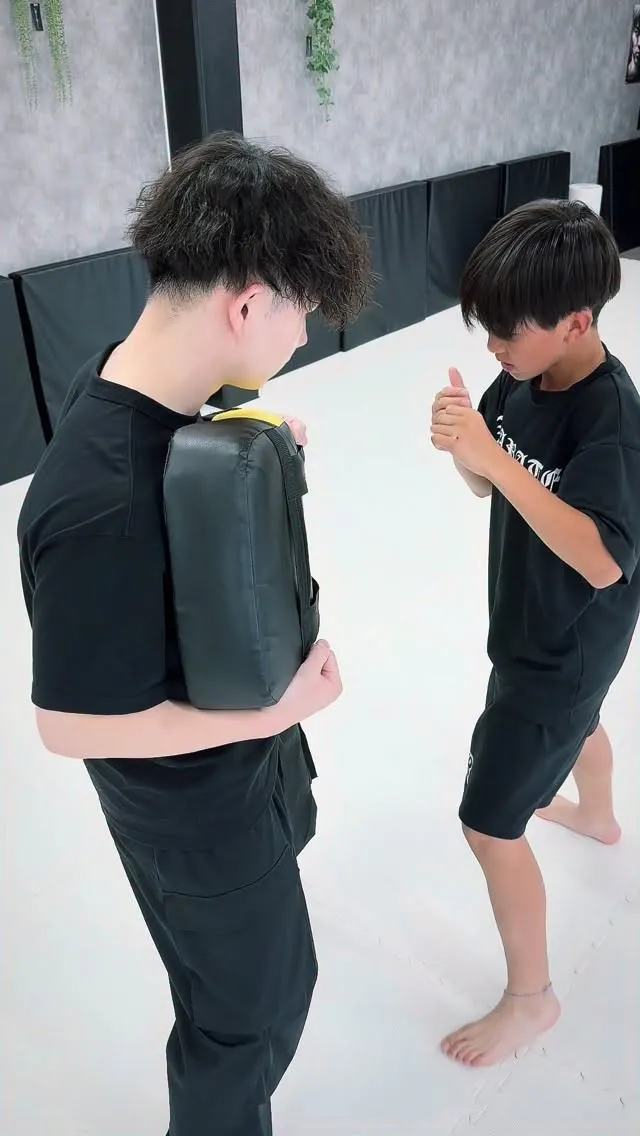 @akito_growth 接近戦でのボディから胸パン👊