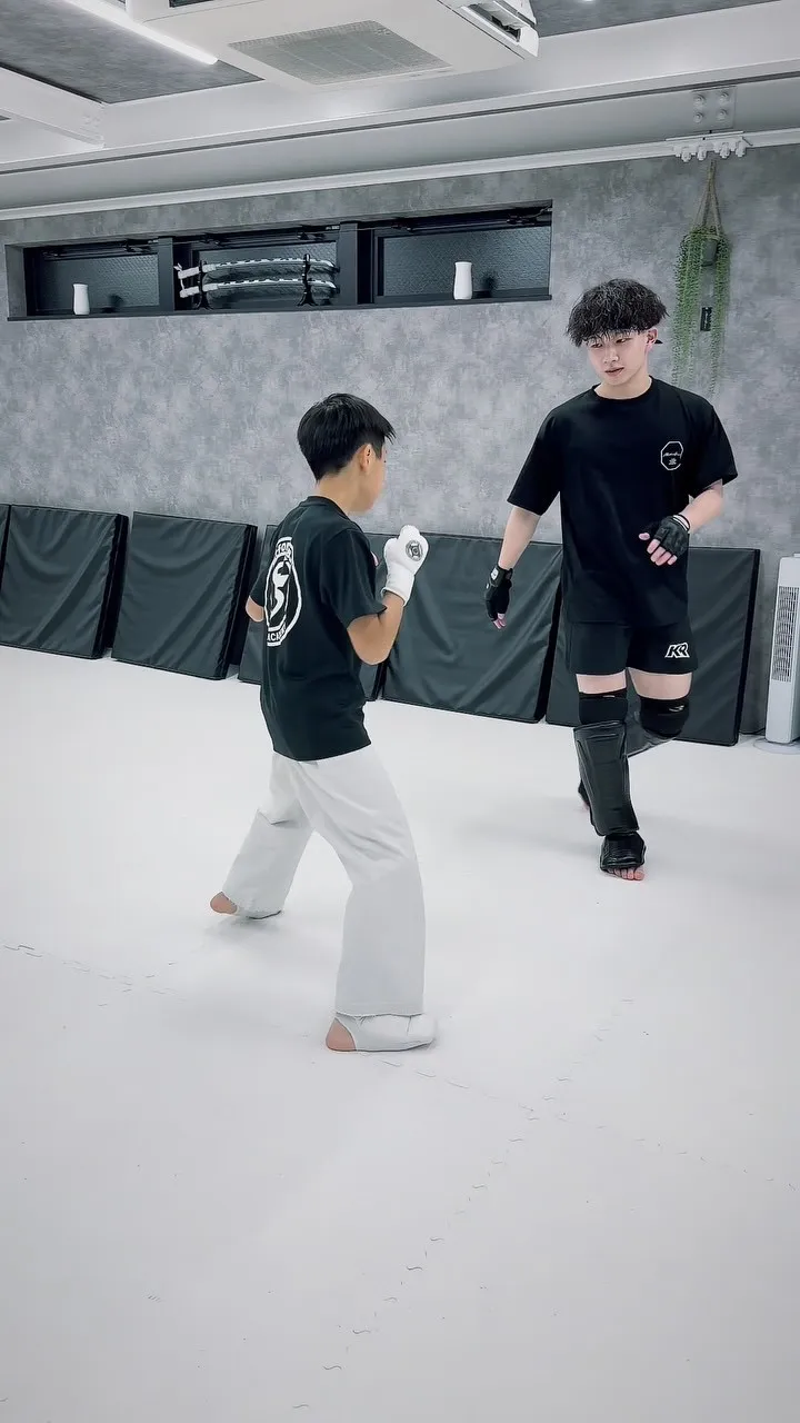 ナイス二段蹴り‼️良いタイミング👍