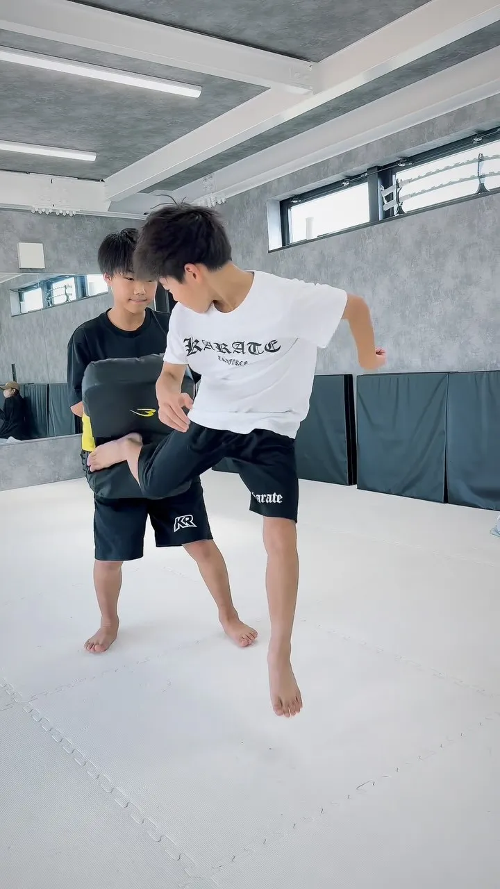 小4パーソナル：右ロー ▶︎ 後ろ蹴り
